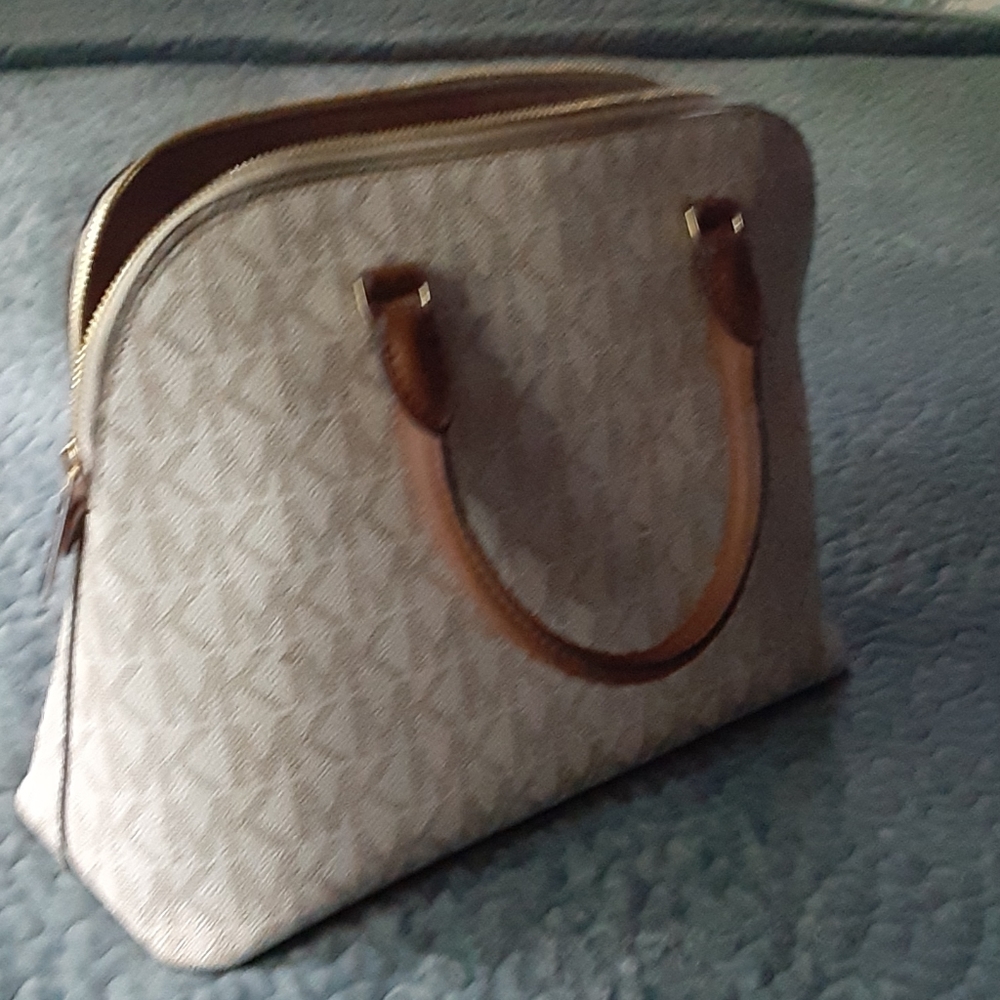 Hand-Bag - Picture 3 of 4